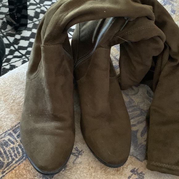 Aldo’s woman’s over the knee olive color microsuede boots size 7.5 - Picture 16 of 16